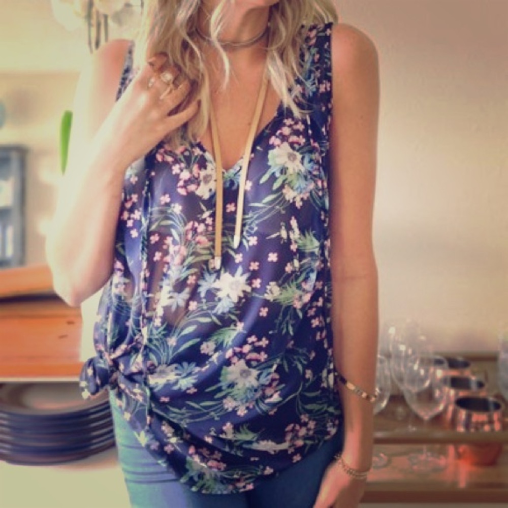 💎Host Pick💎 b Sharp shear sleveless tunic.